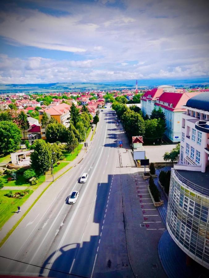 Midsummer Boulevard Lägenhet Alba Iulia Exteriör bild